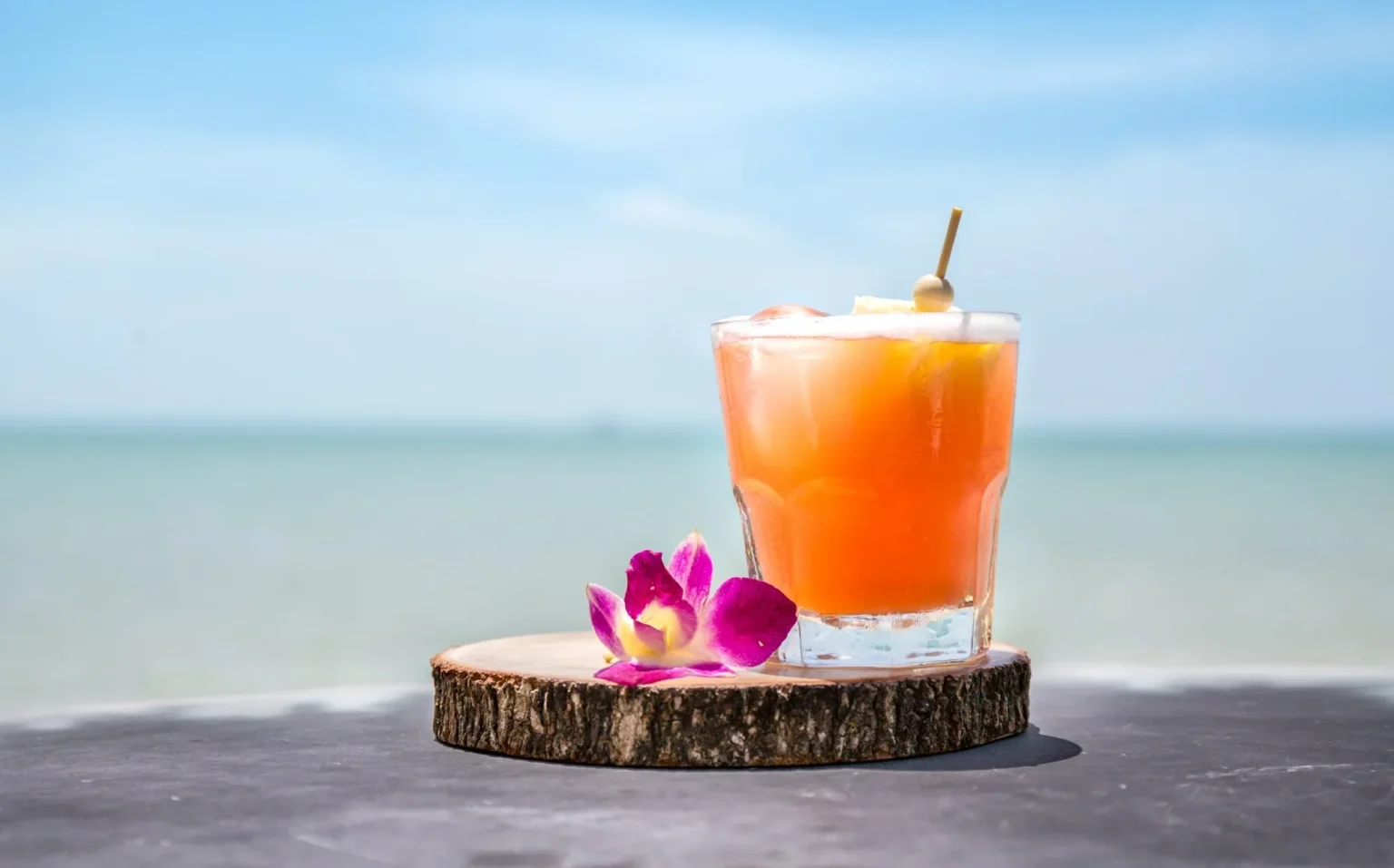 Beach-Club-Phuket-02