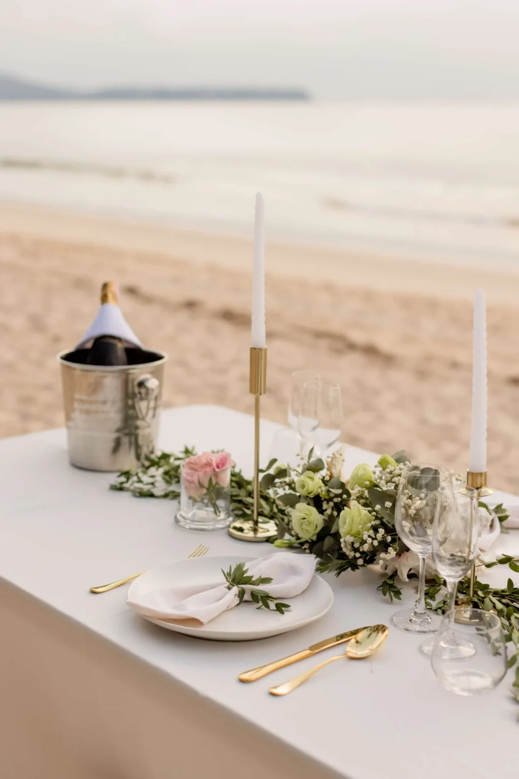 Kora-Resort-Elegant-Dining-Table-on-the-Beach-1-scaled